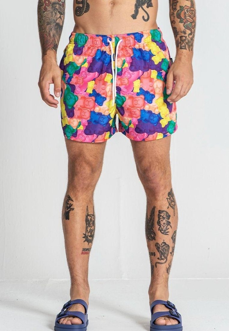Shorts de bain colorés ornés d'un motif de oursons en gélatine dans des teintes de rose, violet, bleu, jaune et vert, avec une taille élastique et un cordon de serrage.