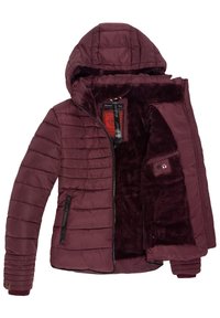 Bordeaux pufferjack met een met bont gevoerde binnenkant, capuchon, ritszakken aan de zijkant en geribde manchetten. Heeft een verticale quiltpatroon.