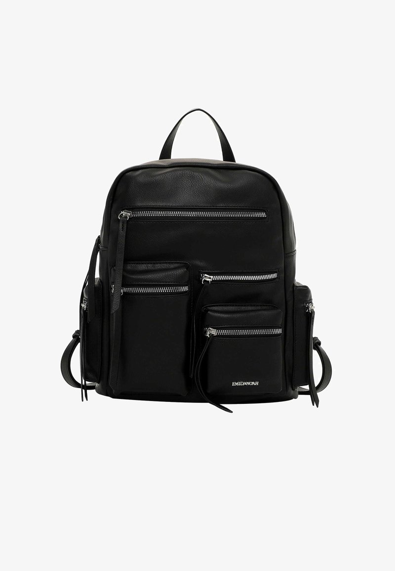 Sac à dos en cuir noir avec plusieurs poches zippées, texture lisse, forme arrondie et poignée supérieure pour le transport. Présente des accents en métal argenté.