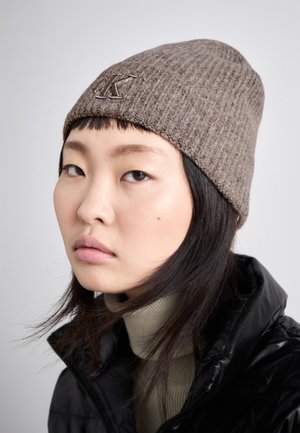 Calvin Klein Jeans THICK EMBROIDERY BEANIE - Berretto - goat