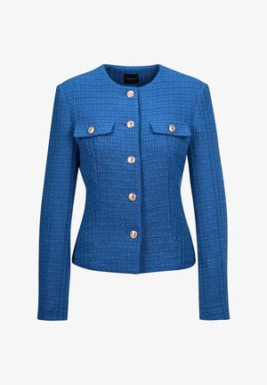 Blau strukturierte Jacke mit rundem Halsauschnitt, knöpfbarem Vorderteil, zwei Brusttaschen mit Klappen und goldfarbenen Hardware-Akzenten.