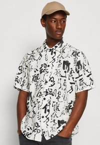 Edwin PRIVATE LETTER SHIRT UNISEX - Pogājama blūze - white/black