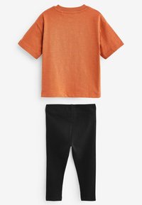 Next SHORT SLEEVES T-SHIRT AND LEGGINGS SET - Legging - rust brown oversized