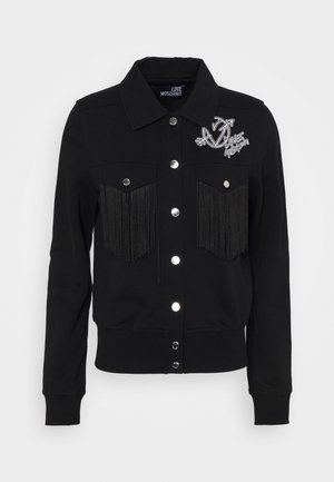 Veste noire à boutons avec manches longues, poches poitrine à franges et logo blanc Love Moschino en haut à gauche près du col.