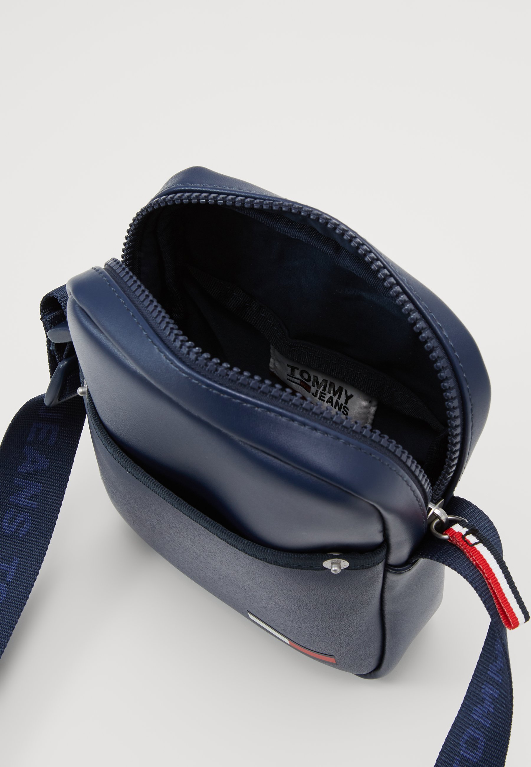 tommy jeans cool city mini reporter