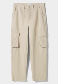 Béžové cargo kalhoty vyrobené z bavlny, s dvěma předními kapsami a dvěma bočními cargo kapsami. Obsahují zapínání na knoflík a poutka na opasek.