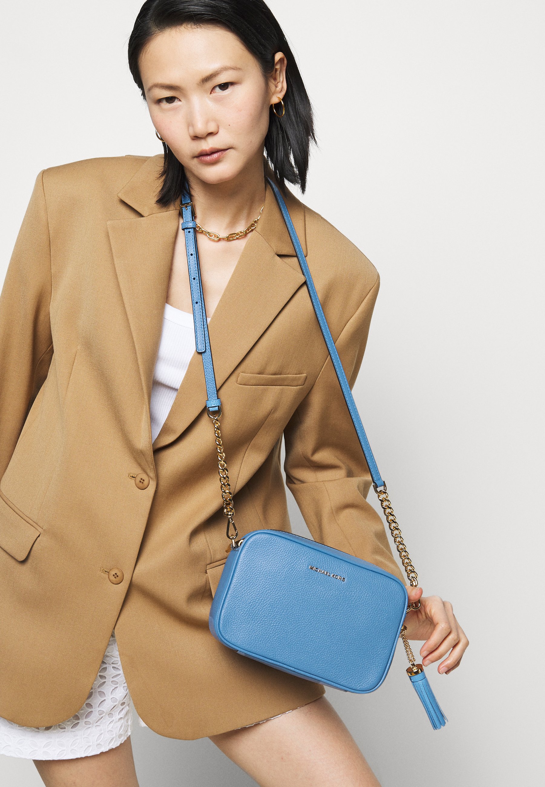 mk jet set camera bolsa