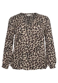 Blouse à manches longues en tissu léger avec une base beige et un imprimé léopard noir et rose, décolleté en V et poignets froncés.