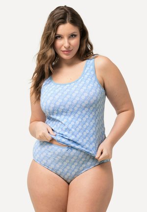 Débardeur bleu clair avec des motifs géométriques blancs, associé à une culotte assortie. Tissu doux et design décontracté, avec des bretelles larges et une coupe confortable.