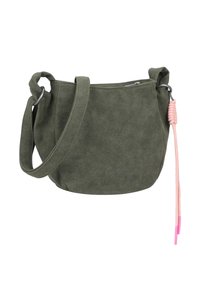 Borsa a tracolla verde in suede con forma arrotondata, tracolla regolabile, hardware argentato e un accento in corda rosa. Chiusura con zip nella parte superiore.