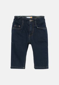 Temno modri denim hlače za dojenčke z elastičnim pasom, zasnovo s petimi žepi in vidnimi šivi. Ravne hlače do gležnjev.