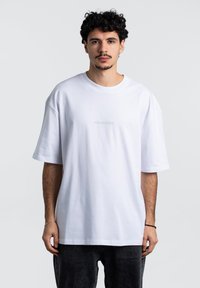 Pegador COLNE - Marškinėliai su spaudiniu - white light grey