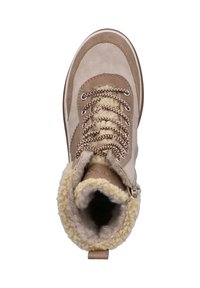 Beżowe zamszowe botki za kostkę z futerkiem w środku, okrągłym noskiem i metalowymi oczkami na sznurowadła. Posiadają zamek błyskawiczny oraz teksturalne akcenty na cholewce.