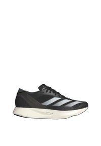 Schwarzer Sportschuh mit einem strukturierten Mesh-Obermaterial und reflektierenden weißen Streifen, ausgestattet mit einer leichten Gummisohle und einem stromlinienförmigen Design.