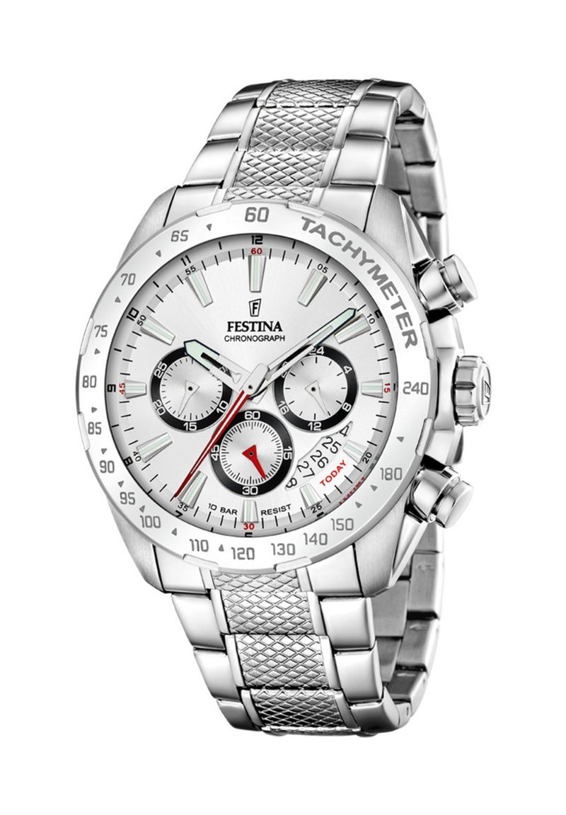 Orologio cronografo in acciaio inox argento con quadrante bianco, tre sotto-quadranti, lunetta tachimetrica e bracciale in maglia testurizzata. Accenti rossi visibili.