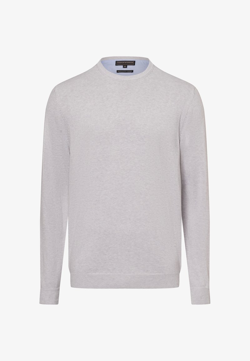 Helles graues Strickpullover mit rundem Ausschnitt, langen Ärmeln, gerippten Bündchen und Saum. Weiche Textur, minimales Design ohne Muster.