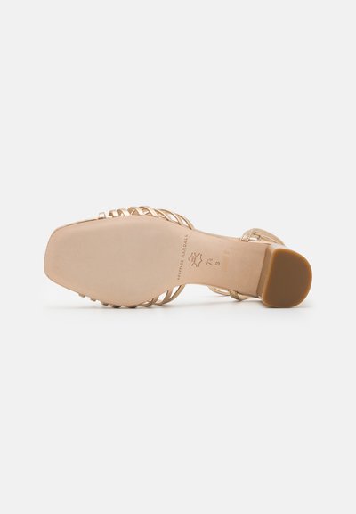 Loeffler Randall OLIVIA KNOT MID HEEL - Σανδάλια - champagne