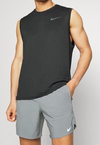 Nike Performance Short 2 en 1 - grey