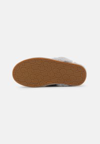 UGG SCUFFETTE II - Chinelos - cobble