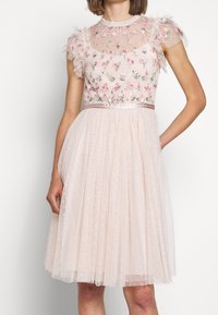 Needle & Thread Cocktailklänning - nude