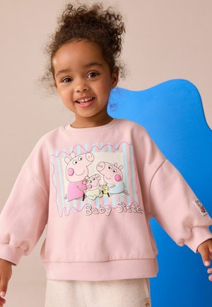 Hanorac roz cu un design de desene animate cu personaje de porci, având textul „Baby Sister”, mansete ribbate și o croială lejeră.