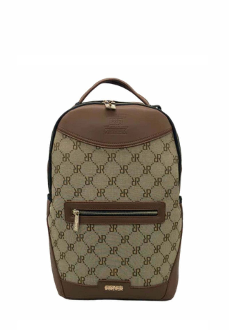 Zaino in pelle marrone con corpo in tessuto beige caratterizzato da un motivo a logo intrecciato. Include una tasca anteriore con zip e un design con parte superiore curva.