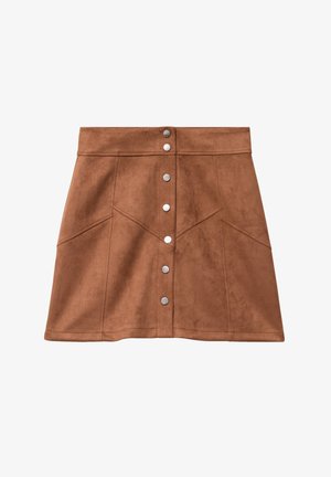 Ruskea mokkanahasta valmistettu A-linjainen hame, jossa on etupuolella hopeiset napit ja ommeltu geometrinen paneelimuotoilu.