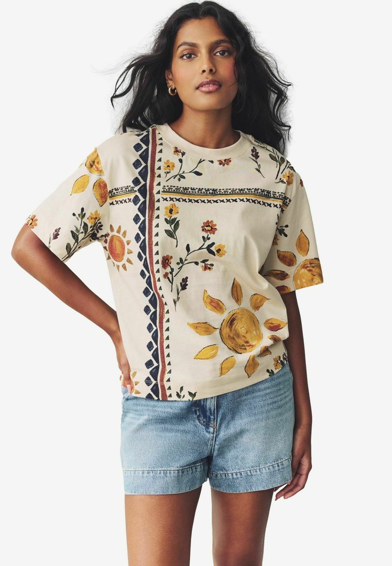 Next SHORT SLEEVE CREW NECK - Trükipildiga T-särk - ecru white sunflower floral placement print