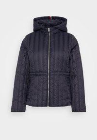 Puffige dunkelblaue Jacke mit Kapuze, vertikaler Steppstruktur, Frontreißverschluss und taillierter Silhouette für eine figurbetonte Passform. Mit seitlichen Taschen.