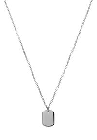 Zilveren ketting met een rechthoekige dog tag hanger met een gladde, gepolijste oppervlakte. De schakels zijn rond en gelijkmatig van grootte.