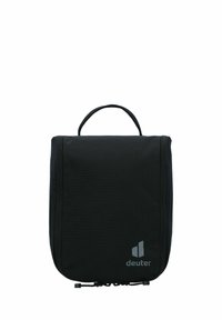 Bolsa organizadora de viaje negra con forma rectangular, textura de tela, asa superior, cierre de cremallera y un logo en plata en la parte inferior.