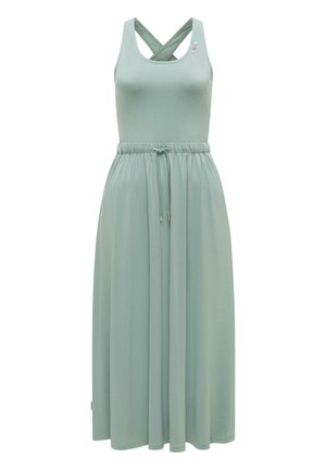 Ærmeløs midi-kjole i salviegrøn med krydsede stropper, elastisk snøre i taljen og tre små dekorative knapper på venstre skulder.