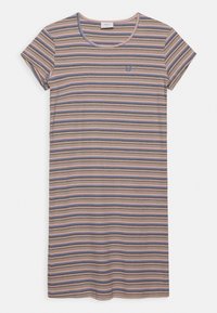 Vestido de t-shirt às riscas em tecido canelado, com cores pastel (pêssego, azul, creme) e mangas curtas. Pequeno logotipo no peito.