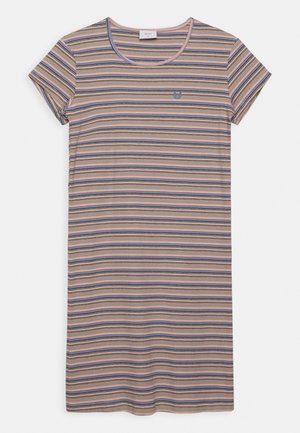 Vestido de t-shirt às riscas em tecido canelado, com cores pastel (pêssego, azul, creme) e mangas curtas. Pequeno logotipo no peito.