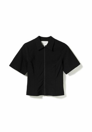 Sort kortærmet jakke med kraveudskæring og lynlås foran, der har et tætsiddende design og glat tekstur.