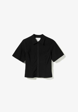 Melna īsām piedurknēm jaka ar apkakli un priekšējo rāvējslēdzēju, ar pieguļošu dizainu un gludu tekstūru.