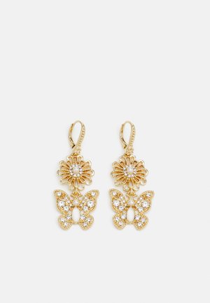 Boucles D’oreilles Pendantes à Triple Pierre CZ En Forme De Cœur – Or Blanc Plaqué, élégant Et Moderne