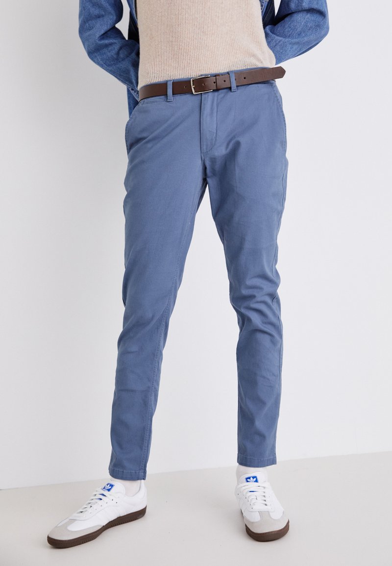 Jack & Jones JPSTMARCO JJDAVE WITH BELT - Hlače chino - china blue