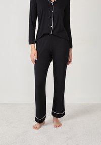 - Spodnie od piżamy