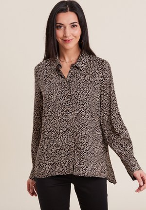 Leopardprint overhemd met knopen in beige en zwart, lange mouwen met manchet, lichte textuur, zachte stof en een gebogen zoomontwerp.