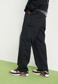 Nike Sportswear - LIFE - Tygbyxor - black Miniatyrbild 1