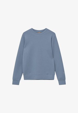 Majica s okruglim izrezom u prigušenoj plavoj boji s dugim rukavima, rebrastim manšetama i rubom, prikazana položena na ravnoj bijeloj pozadini.