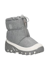 Šedé prošívané boty se zvýšeným svrškem, vybavené zipovým zapínáním a texturovanou gumovou podrážkou s výraznými protiskluzovými výčnělky.