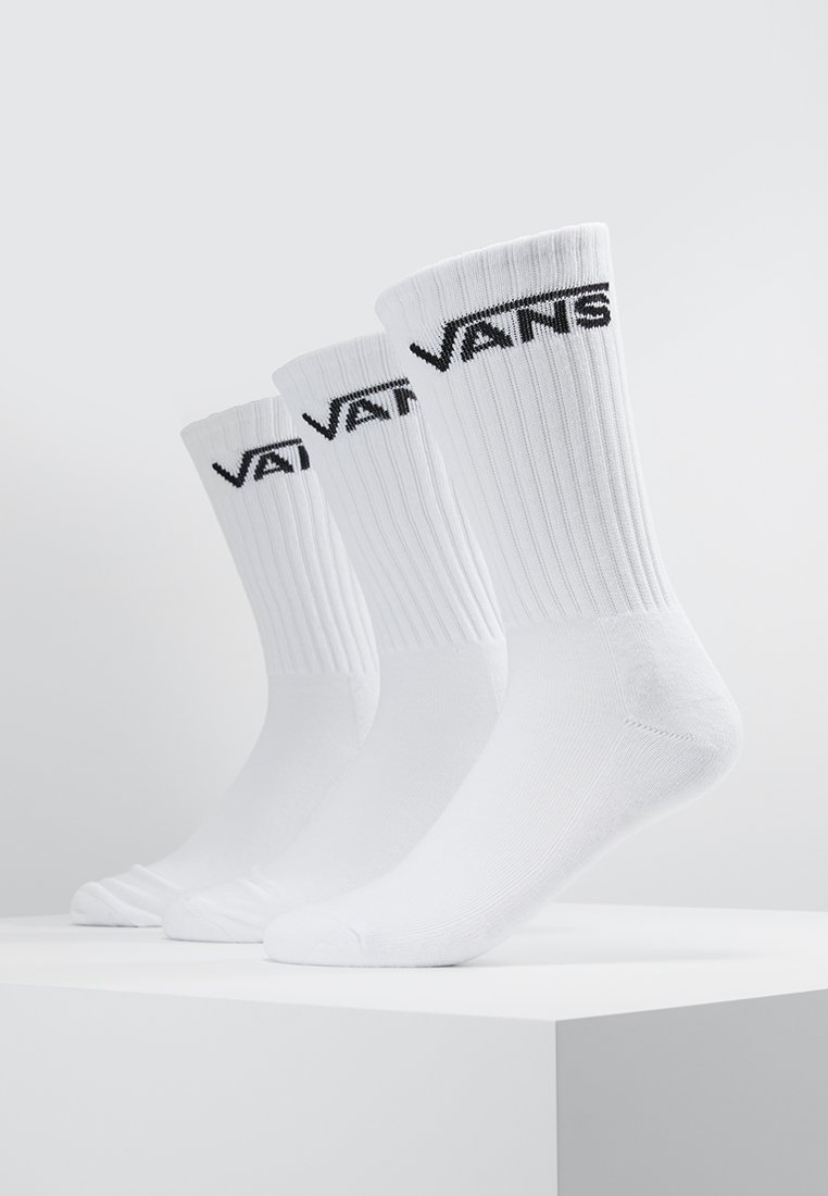 Tres pares de calcetines de algodón blanco con puños acanalados y el logo negro de "VANS" impreso en la parte superior. Textura suave, longitud estándar de caña.