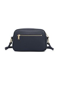 Borsa a tracolla in pelle blu navy con superficie texturizzata, forma rettangolare, dettagli in zip color oro e tracolla regolabile.