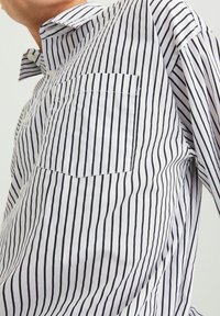 Jack & Jones JORBILL OVERSIZE UNISEX - Camisa - bright white stripe