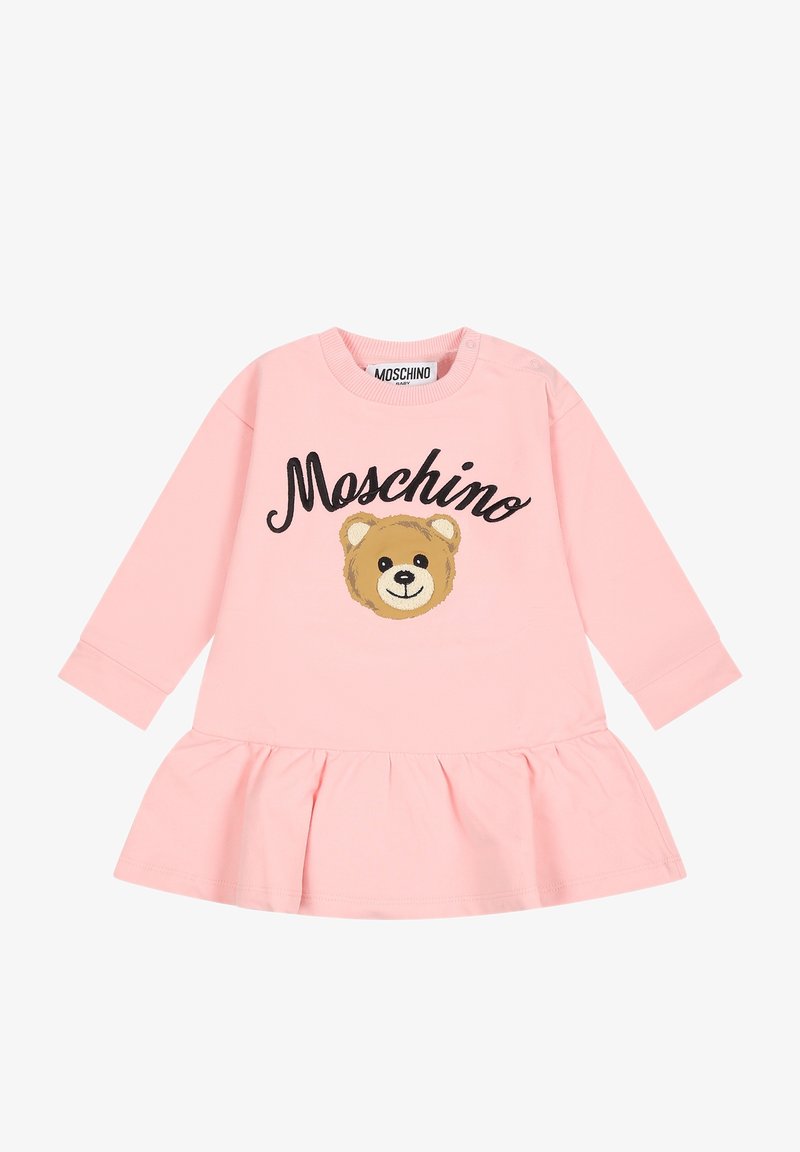 Robe bébé rose manches longues avec ourlet froncé, avec le texte « Moschino » et un visage d'ours en peluche souriant sur le devant.