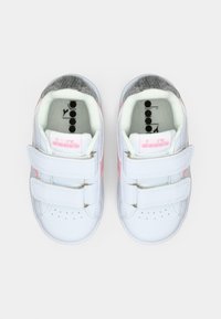 White children's sneakers with pink accents and grey mesh. Features two Velcro straps and perforated toe for breathability.