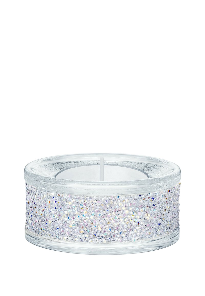 Świecznik szklany z akcentami kryształowymi o okrągłym kształcie, przezroczym wierzchu oraz błyszczących, wieloaspektowych ozdobach wokół boków.