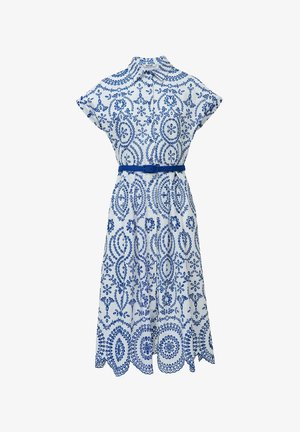 Robe bleue et blanche avec un motif floral et de paisley, col, manches courtes et une ceinture assortie. Détail d'ourlet festonné.